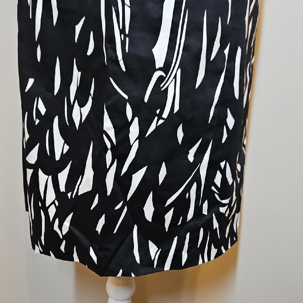 White House Black Market Black and White Abstract Dress Size 6 - Picture 4 of 9